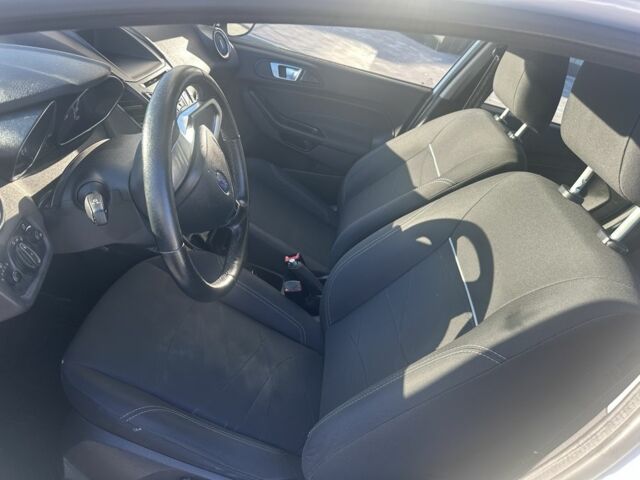 Білий Форд Фієста, об'ємом двигуна 1.4 л та пробігом 3 тис. км за 6249 $, фото 5 на Automoto.ua