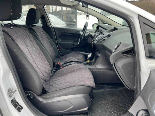 Белый Форд Фиеста, объемом двигателя 1 л и пробегом 122 тыс. км за 7990 $, фото 15 на Automoto.ua