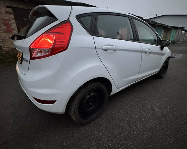 Белый Форд Фиеста, объемом двигателя 1.24 л и пробегом 75 тыс. км за 2650 $, фото 1 на Automoto.ua