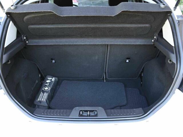 Белый Форд Фиеста, объемом двигателя 1.5 л и пробегом 115 тыс. км за 8500 $, фото 21 на Automoto.ua