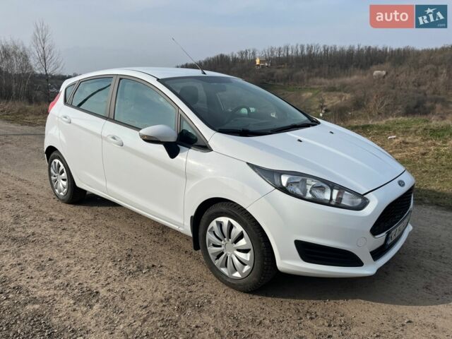 Білий Форд Фієста, об'ємом двигуна 1.39 л та пробігом 146 тис. км за 6399 $, фото 4 на Automoto.ua