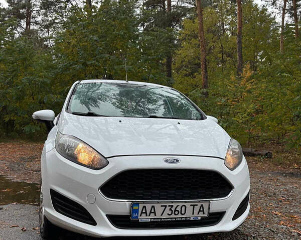 Белый Форд Фиеста, объемом двигателя 1.39 л и пробегом 149 тыс. км за 6200 $, фото 6 на Automoto.ua