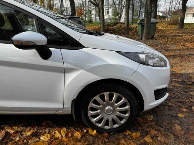 Белый Форд Фиеста, объемом двигателя 1.4 л и пробегом 149 тыс. км за 6940 $, фото 4 на Automoto.ua