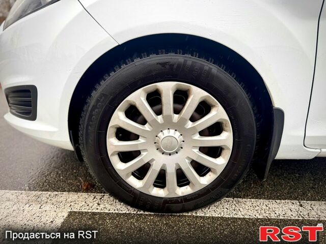 Белый Форд Фиеста, объемом двигателя 1 л и пробегом 132 тыс. км за 7950 $, фото 7 на Automoto.ua