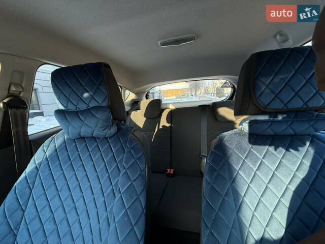 Білий Форд Фієста, об'ємом двигуна 1 л та пробігом 65 тис. км за 10200 $, фото 15 на Automoto.ua