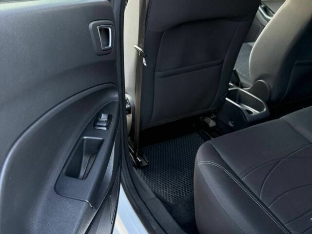 Белый Форд Фиеста, объемом двигателя 1.2 л и пробегом 120 тыс. км за 6400 $, фото 18 на Automoto.ua