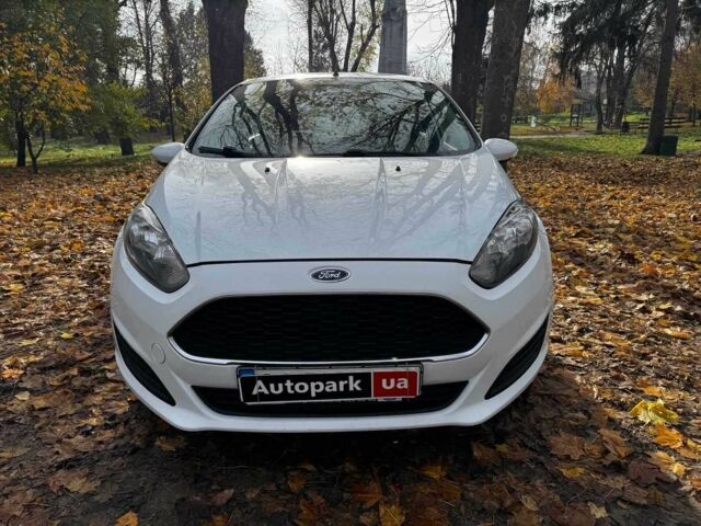 Белый Форд Фиеста, объемом двигателя 1.4 л и пробегом 149 тыс. км за 6940 $, фото 1 на Automoto.ua