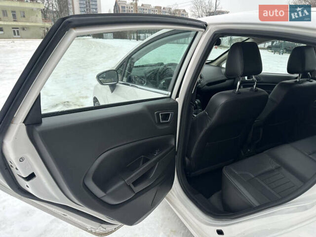 Білий Форд Фієста, об'ємом двигуна 1.6 л та пробігом 90 тис. км за 9400 $, фото 12 на Automoto.ua