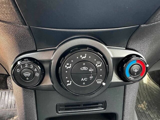 Белый Форд Фиеста, объемом двигателя 1.4 л и пробегом 149 тыс. км за 6940 $, фото 17 на Automoto.ua