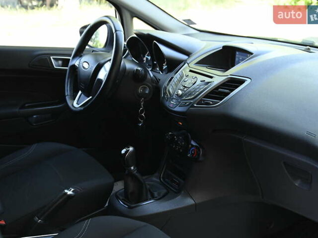 Белый Форд Фиеста, объемом двигателя 1.5 л и пробегом 115 тыс. км за 8499 $, фото 33 на Automoto.ua