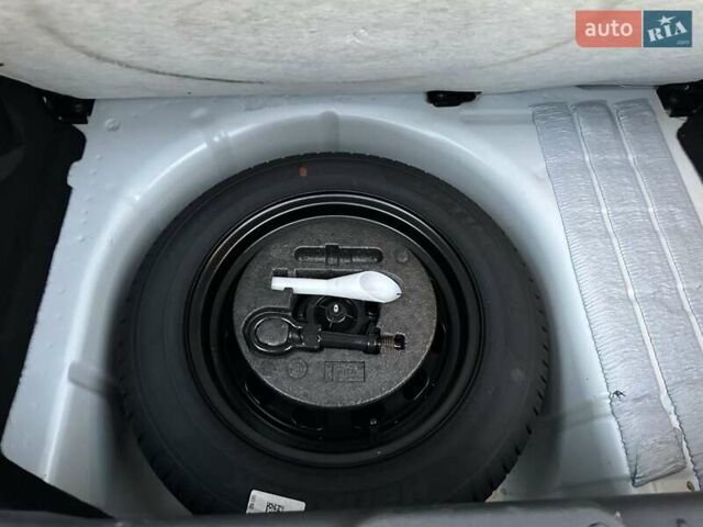Білий Форд Фієста, об'ємом двигуна 1 л та пробігом 54 тис. км за 9900 $, фото 23 на Automoto.ua