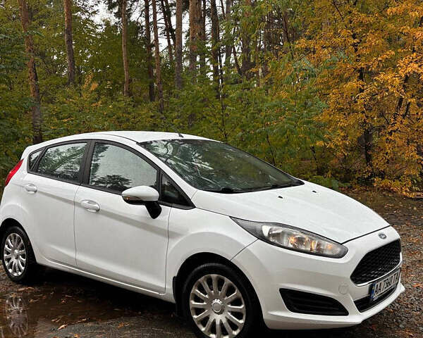 Белый Форд Фиеста, объемом двигателя 1.39 л и пробегом 149 тыс. км за 6200 $, фото 2 на Automoto.ua