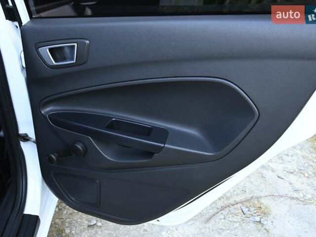 Белый Форд Фиеста, объемом двигателя 1.5 л и пробегом 115 тыс. км за 8499 $, фото 27 на Automoto.ua