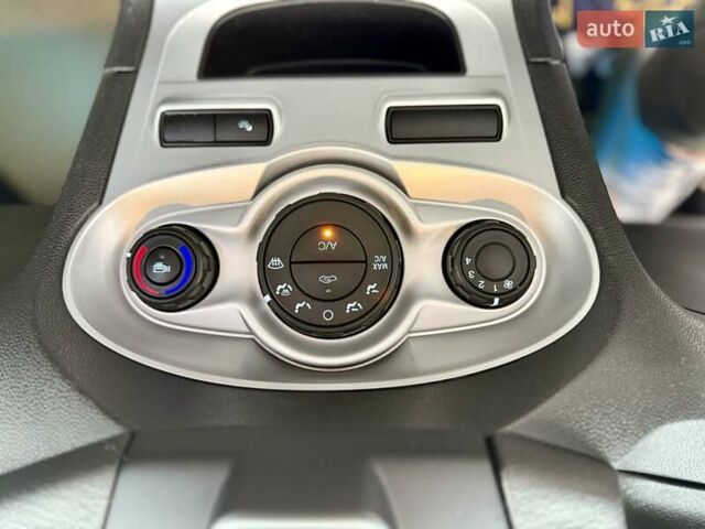 Білий Форд Фієста, об'ємом двигуна 1.6 л та пробігом 138 тис. км за 7500 $, фото 21 на Automoto.ua