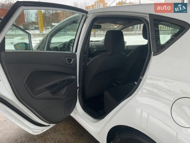 Белый Форд Фиеста, объемом двигателя 1.24 л и пробегом 125 тыс. км за 7500 $, фото 8 на Automoto.ua