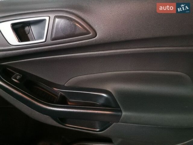 Білий Форд Фієста, об'ємом двигуна 1.24 л та пробігом 119 тис. км за 7100 $, фото 7 на Automoto.ua