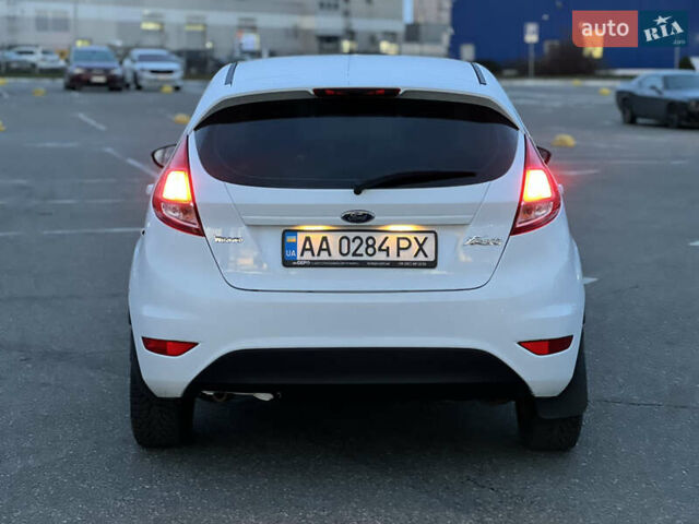 Белый Форд Фиеста, объемом двигателя 1.2 л и пробегом 200 тыс. км за 6300 $, фото 4 на Automoto.ua
