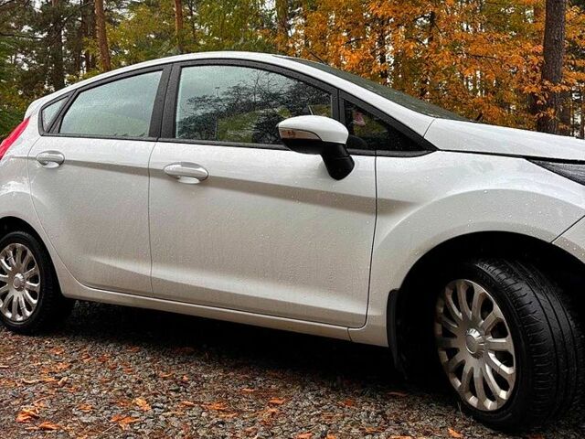 Белый Форд Фиеста, объемом двигателя 1.4 л и пробегом 149 тыс. км за 7200 $, фото 2 на Automoto.ua