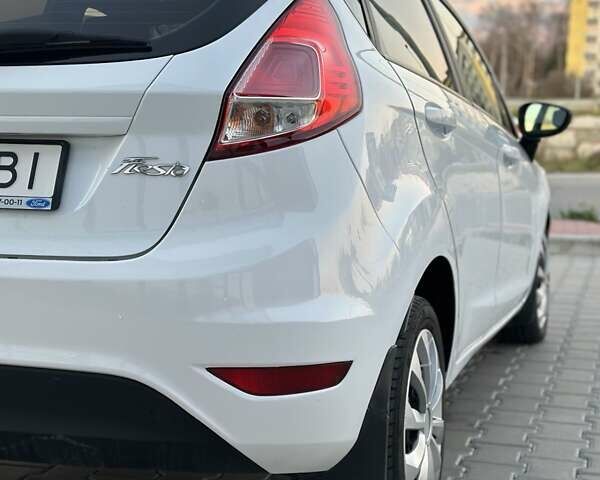 Білий Форд Фієста, об'ємом двигуна 1 л та пробігом 54 тис. км за 9900 $, фото 19 на Automoto.ua