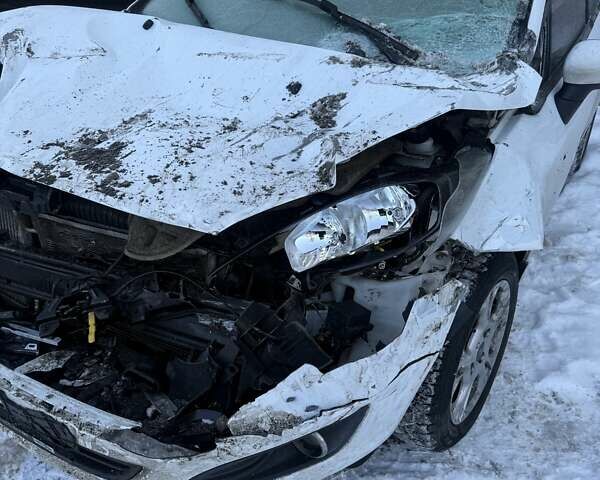 Білий Форд Фієста, об'ємом двигуна 1 л та пробігом 94 тис. км за 2800 $, фото 8 на Automoto.ua