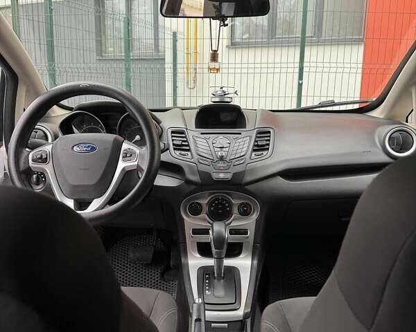 Білий Форд Фієста, об'ємом двигуна 1.6 л та пробігом 134 тис. км за 9500 $, фото 12 на Automoto.ua