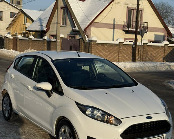 Білий Форд Фієста, об'ємом двигуна 1 л та пробігом 65 тис. км за 10200 $, фото 1 на Automoto.ua