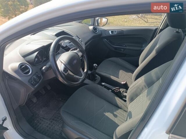 Білий Форд Фієста, об'ємом двигуна 1.24 л та пробігом 119 тис. км за 7100 $, фото 4 на Automoto.ua