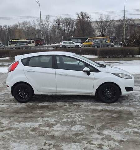 Білий Форд Фієста, об'ємом двигуна 1 л та пробігом 116 тис. км за 5999 $, фото 2 на Automoto.ua