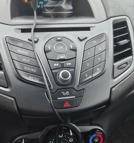 Білий Форд Фієста, об'ємом двигуна 1 л та пробігом 116 тис. км за 5999 $, фото 13 на Automoto.ua