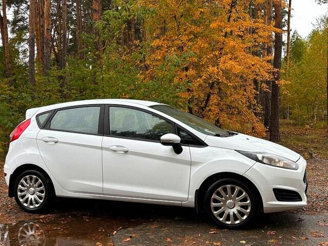 Белый Форд Фиеста, объемом двигателя 1.4 л и пробегом 149 тыс. км за 7200 $, фото 3 на Automoto.ua