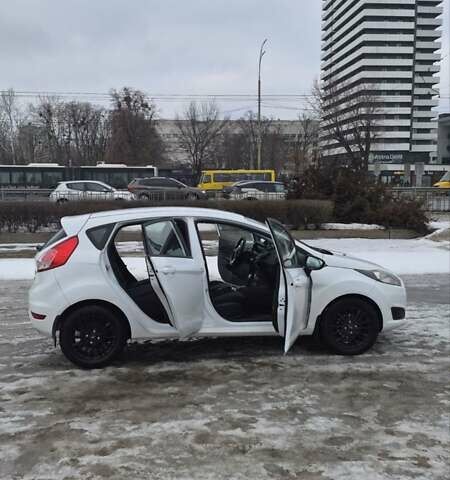 Білий Форд Фієста, об'ємом двигуна 1 л та пробігом 116 тис. км за 5999 $, фото 9 на Automoto.ua