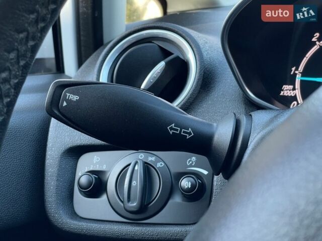 Белый Форд Фиеста, объемом двигателя 1.5 л и пробегом 115 тыс. км за 7999 $, фото 40 на Automoto.ua