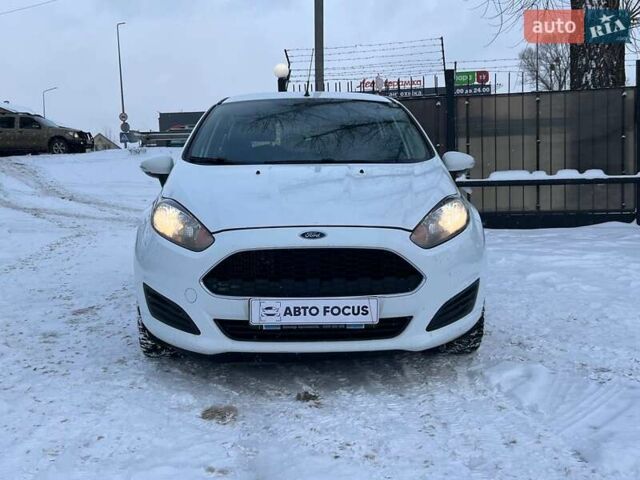 Білий Форд Фієста, об'ємом двигуна 1 л та пробігом 122 тис. км за 8490 $, фото 1 на Automoto.ua