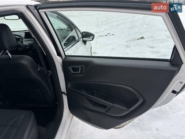 Білий Форд Фієста, об'ємом двигуна 1.6 л та пробігом 90 тис. км за 9400 $, фото 16 на Automoto.ua