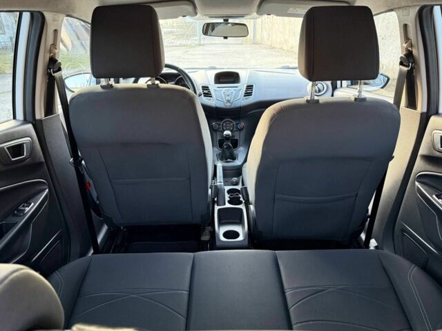 Белый Форд Фиеста, объемом двигателя 1.2 л и пробегом 120 тыс. км за 6400 $, фото 10 на Automoto.ua