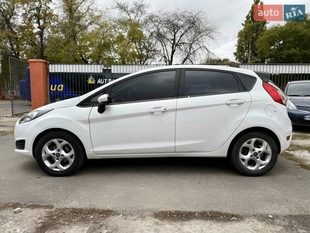 Білий Форд Фієста, об'ємом двигуна 1.6 л та пробігом 138 тис. км за 7500 $, фото 10 на Automoto.ua