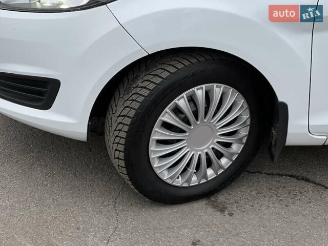 Белый Форд Фиеста, объемом двигателя 1.2 л и пробегом 200 тыс. км за 6200 $, фото 14 на Automoto.ua