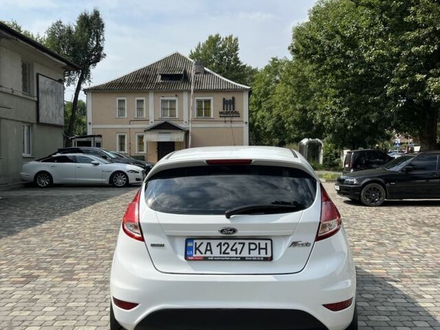 Белый Форд Фиеста, объемом двигателя 1 л и пробегом 145 тыс. км за 7005 $, фото 5 на Automoto.ua