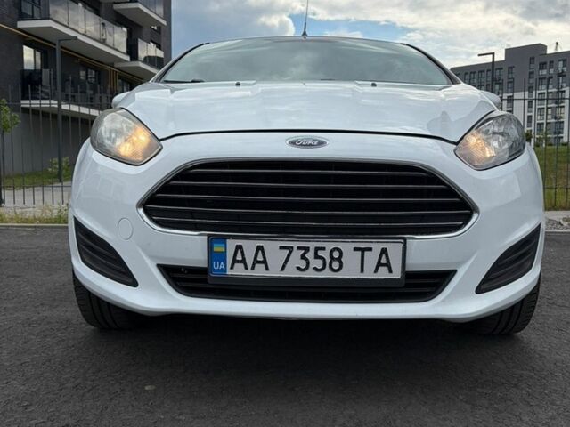 Белый Форд Фиеста, объемом двигателя 1.24 л и пробегом 153 тыс. км за 5800 $, фото 1 на Automoto.ua