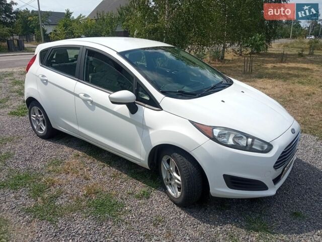 Білий Форд Фієста, об'ємом двигуна 1.6 л та пробігом 136 тис. км за 8500 $, фото 18 на Automoto.ua
