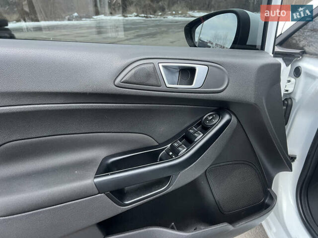 Белый Форд Фиеста, объемом двигателя 1.2 л и пробегом 200 тыс. км за 6200 $, фото 21 на Automoto.ua