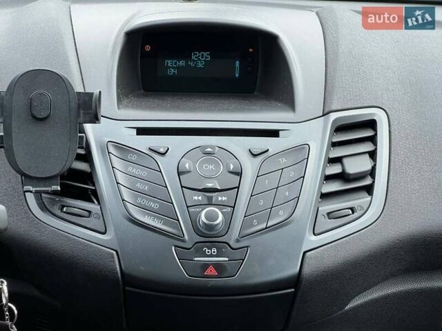 Білий Форд Фієста, об'ємом двигуна 1 л та пробігом 122 тис. км за 8490 $, фото 18 на Automoto.ua