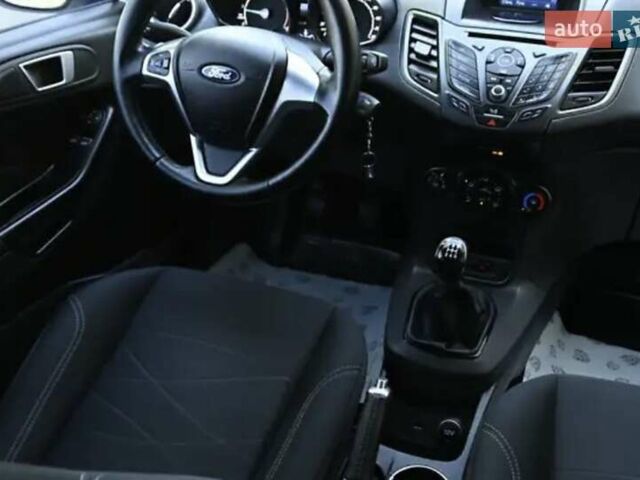 Белый Форд Фиеста, объемом двигателя 1.4 л и пробегом 115 тыс. км за 8200 $, фото 5 на Automoto.ua