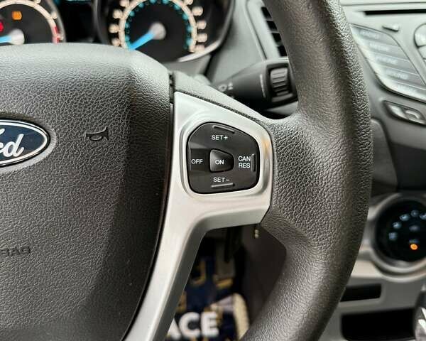 Білий Форд Фієста, об'ємом двигуна 1.6 л та пробігом 138 тис. км за 7500 $, фото 22 на Automoto.ua