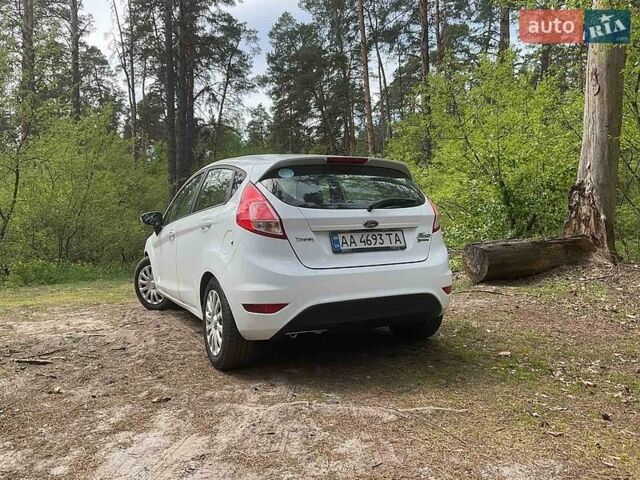 Белый Форд Фиеста, объемом двигателя 1.24 л и пробегом 125 тыс. км за 7500 $, фото 4 на Automoto.ua