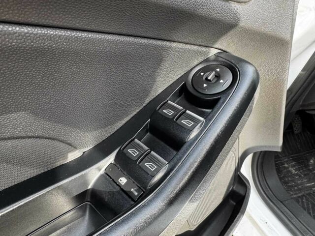 Белый Форд Фиеста, объемом двигателя 1.4 л и пробегом 149 тыс. км за 6940 $, фото 10 на Automoto.ua