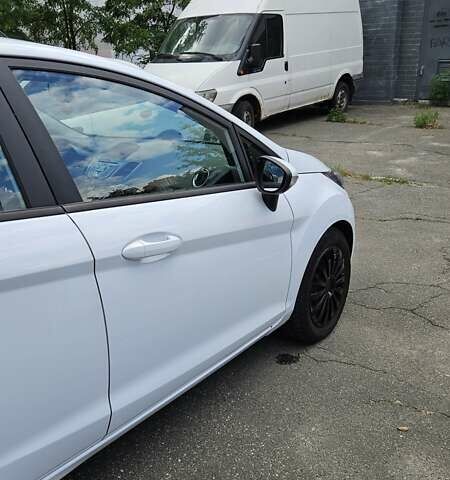 Білий Форд Фієста, об'ємом двигуна 1 л та пробігом 142 тис. км за 8500 $, фото 9 на Automoto.ua