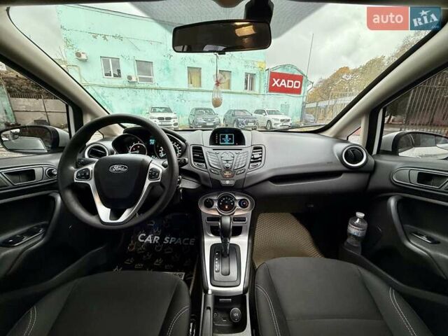 Білий Форд Фієста, об'ємом двигуна 1.6 л та пробігом 138 тис. км за 7500 $, фото 12 на Automoto.ua