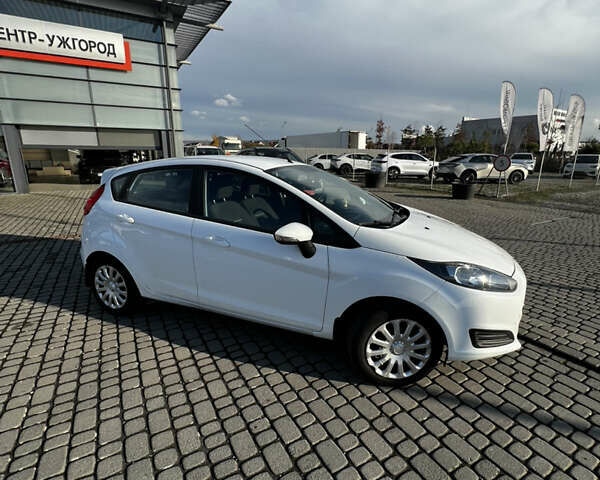 Белый Форд Фиеста, объемом двигателя 1.4 л и пробегом 147 тыс. км за 7100 $, фото 13 на Automoto.ua
