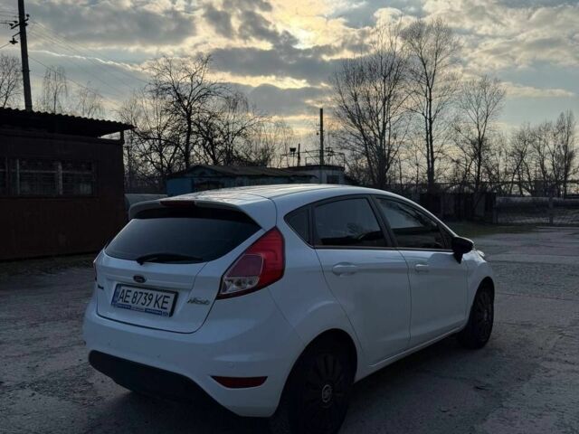 Белый Форд Фиеста, объемом двигателя 1.2 л и пробегом 120 тыс. км за 6400 $, фото 2 на Automoto.ua